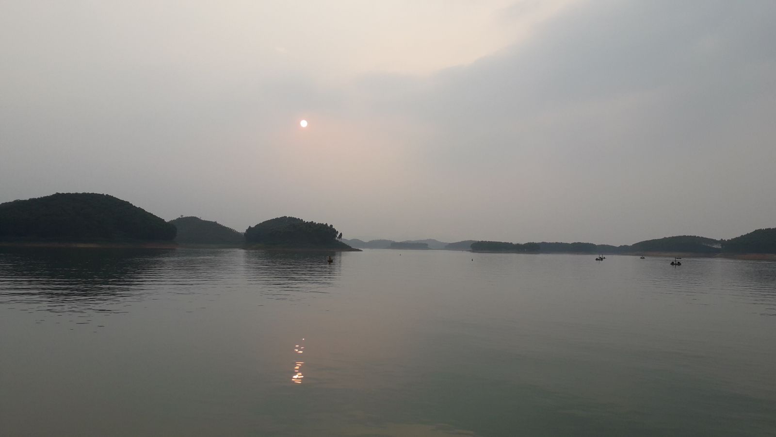 Thac Ba lake sunset